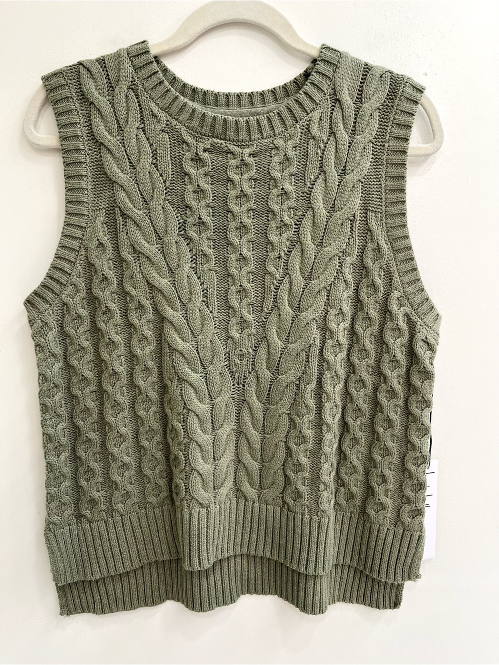 Nicole Miller Sage green cable knit sweater vest crewneck size large NWT